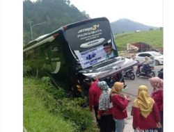 Denny Siregar Dinilai Sebar Hoaks Soal Bus Berspanduk Anies Baswedan yang Alami Kecelakaan